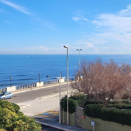 Casa Al Mare Hotel Bari Bagian luar foto