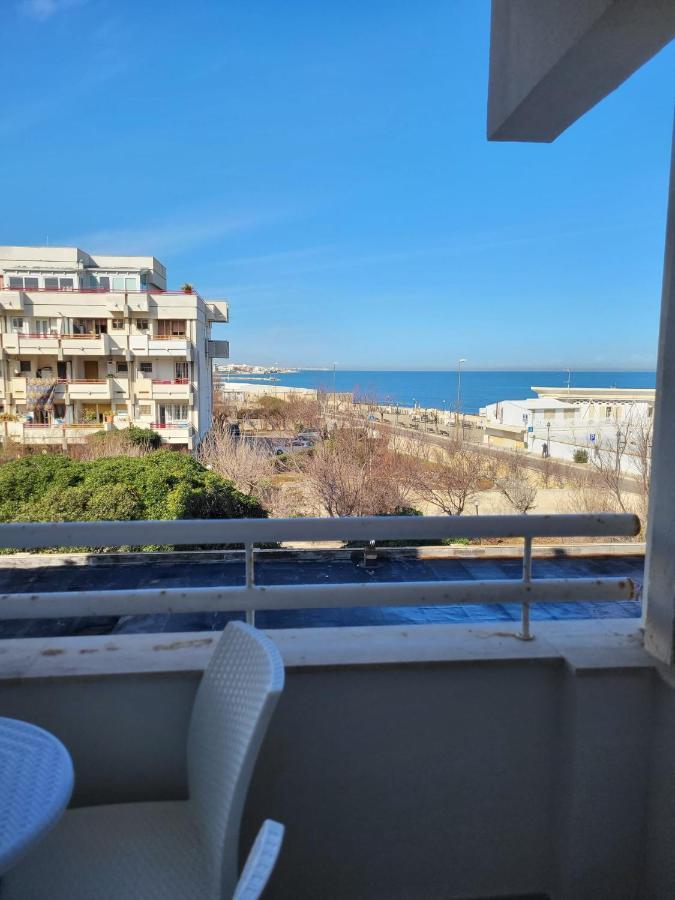Casa Al Mare Hotel Bari Bagian luar foto