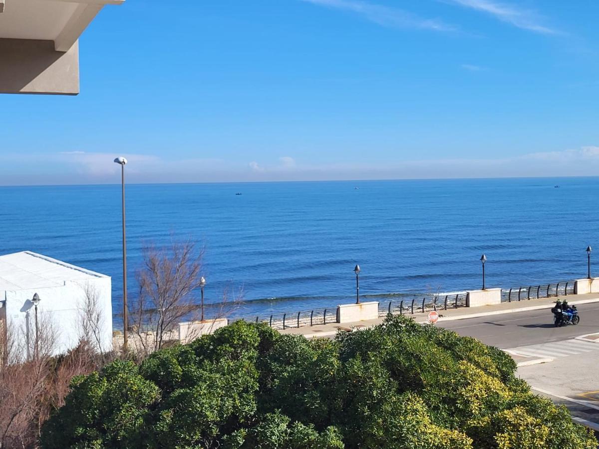 Casa Al Mare Hotel Bari Bagian luar foto